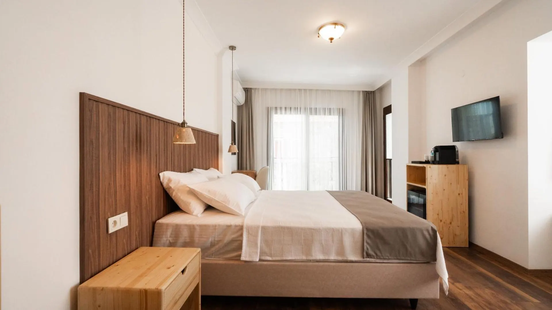 Rodones 1924 Otel Urla
